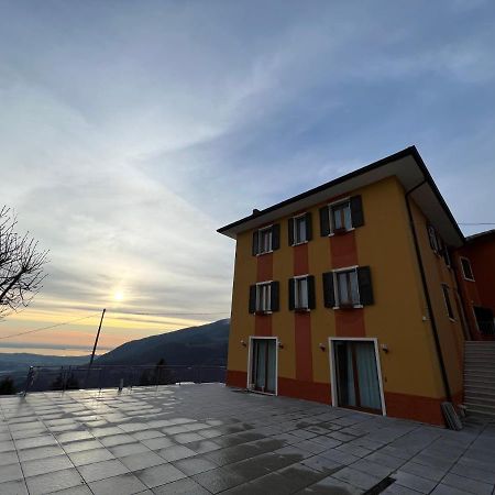 Hotel Belvedere Spiazzi Di Caprino Экстерьер фото