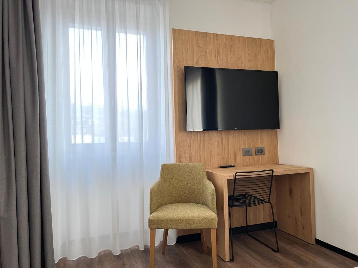 Hotel Belvedere Spiazzi Di Caprino Экстерьер фото