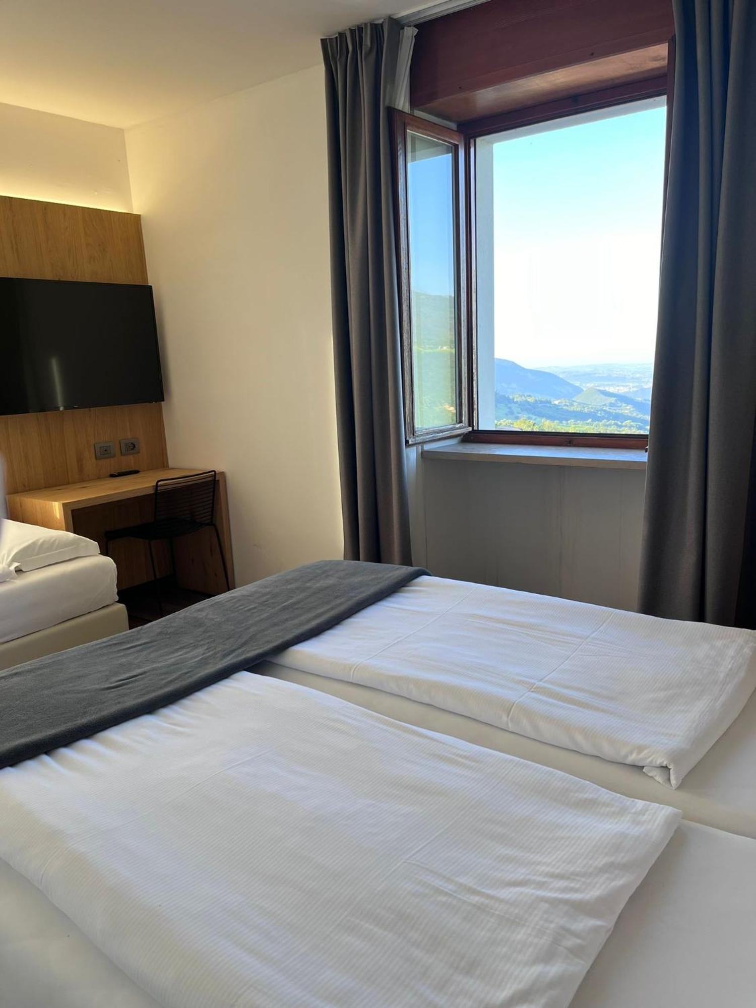 Hotel Belvedere Spiazzi Di Caprino Экстерьер фото