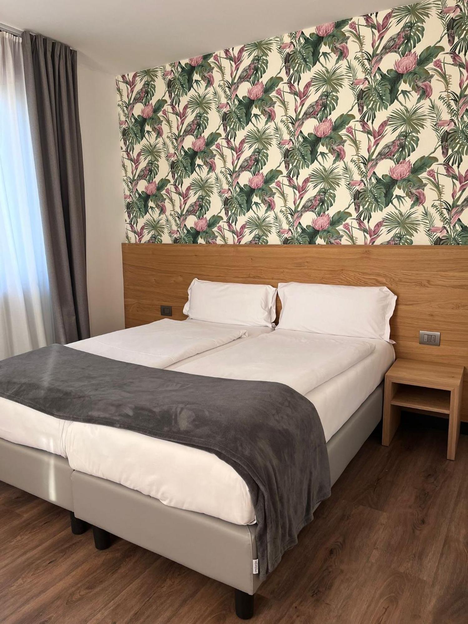 Hotel Belvedere Spiazzi Di Caprino Экстерьер фото