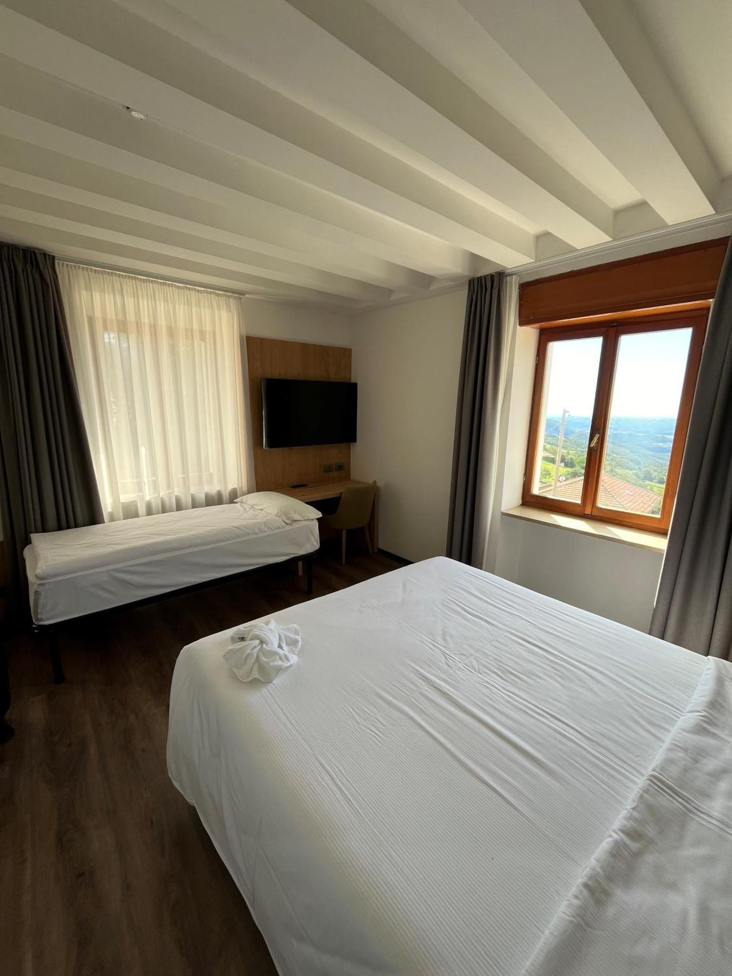 Hotel Belvedere Spiazzi Di Caprino Экстерьер фото